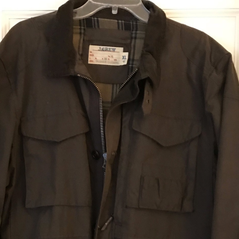 Men’s field coat. Excellent condition, like new.